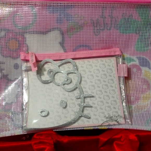 Hello Kitty Sparkling 💖 Pink Pouch Valuables, Zippered Case Laptop, Ipad NWT - Picture 10 of 10